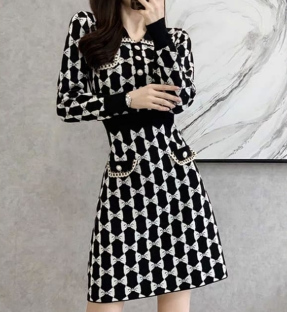 Luxe Monochrome Chain-Trim Dress - Image 2